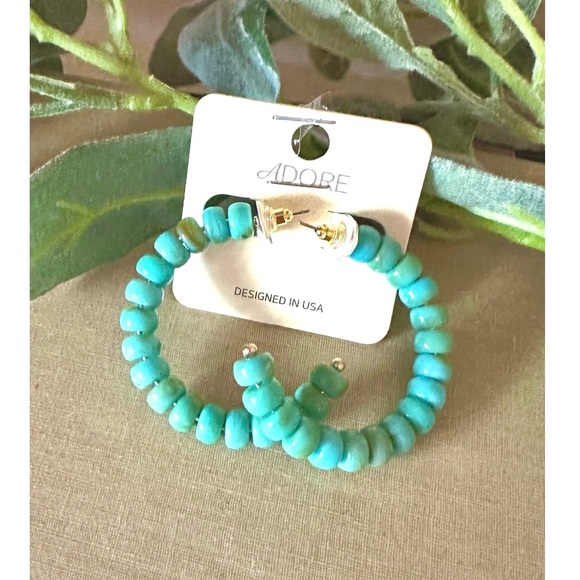 Jewelry - Turquoise beaded earrings